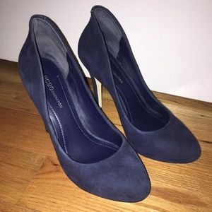 New BCBG Blue Suede Round Toe Heels